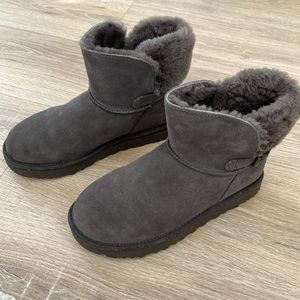 Women’s Ugg Gray Shearling Bootie, Size 7